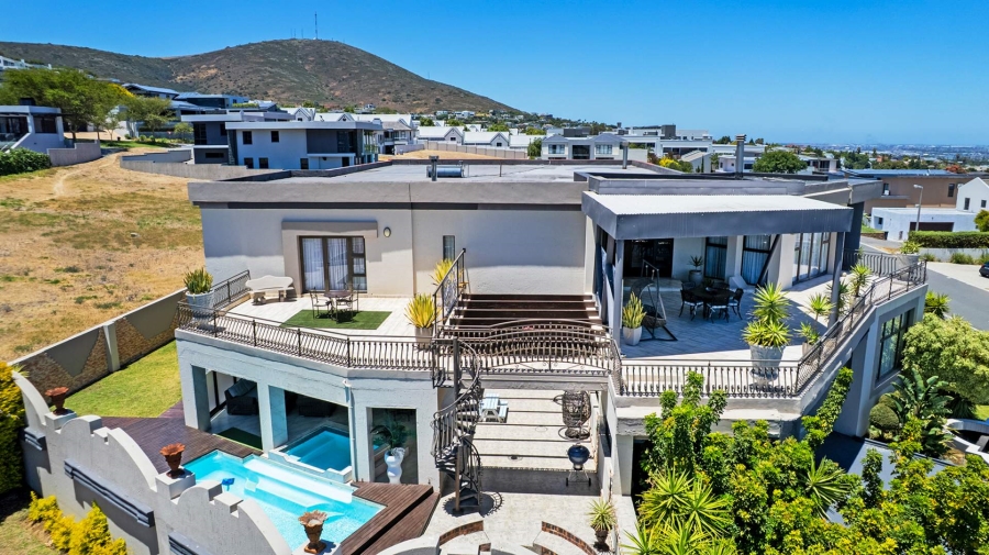 8 Bedroom Property for Sale in Baronetcy Estate Western Cape